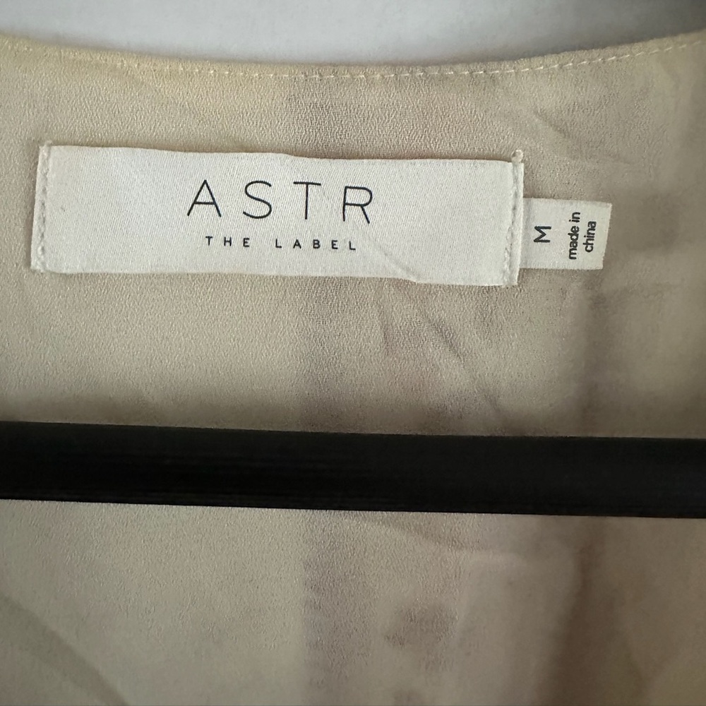 ASTR The Label Cream Boho Pattern Tie Front Cold Shoulder Blouse Size Medium - Picture 3 of 8
